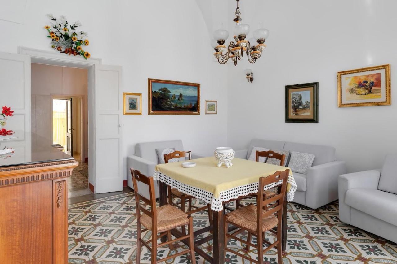 Appartamento La Torre Antica Dimora Giuggianello Esterno foto