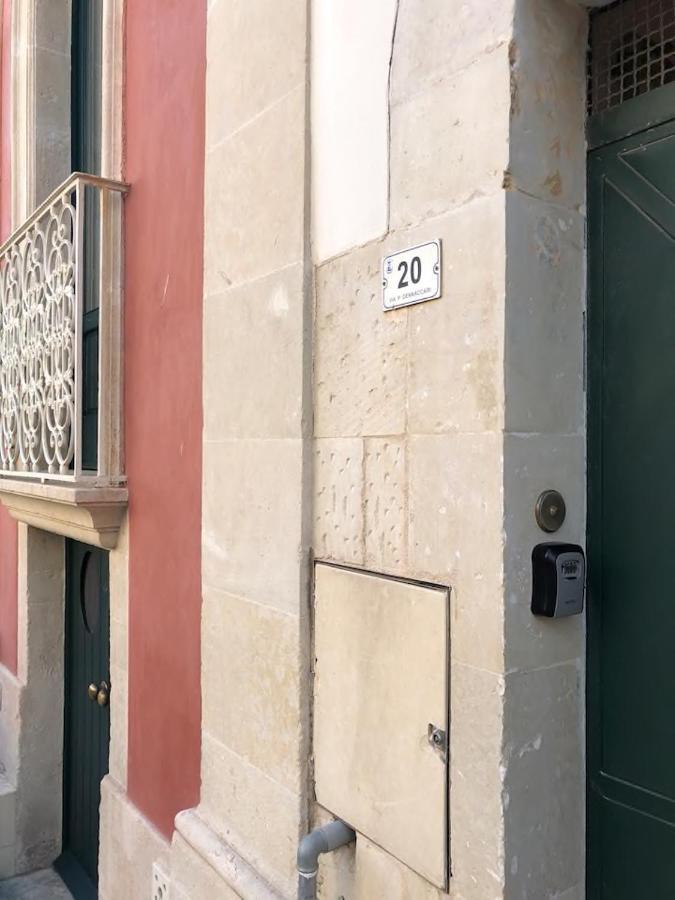 Appartamento La Torre Antica Dimora Giuggianello Esterno foto